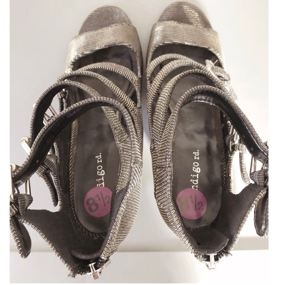 Indigo Rd. “Irbarian” Metallic gladiator heel - Picture 14 of 15